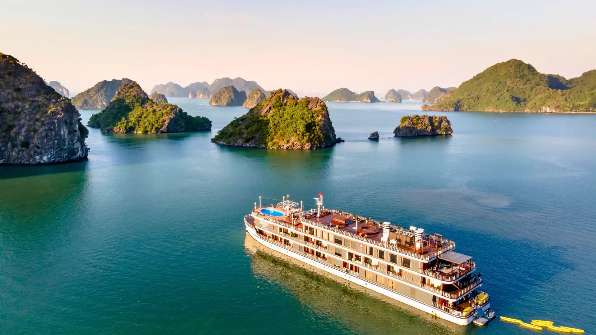 Ha long bay cruise Vietnam