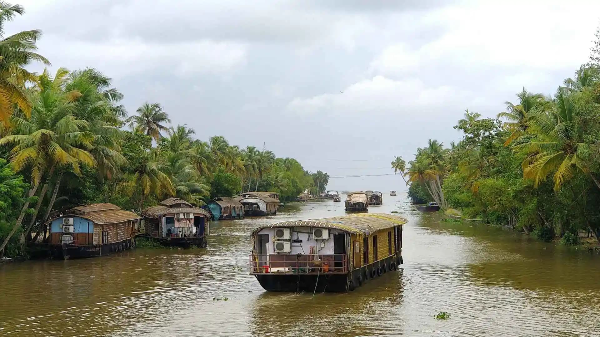 Backwater Shopping Zones of Alleppey