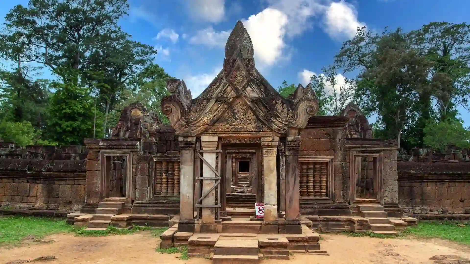 Banteay Srei Temple
