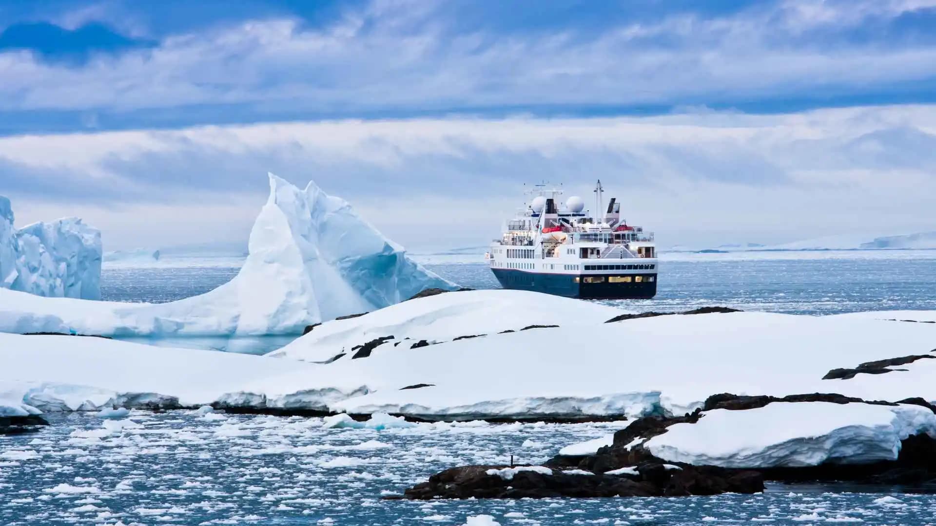 Iceberg Fjord Cruises