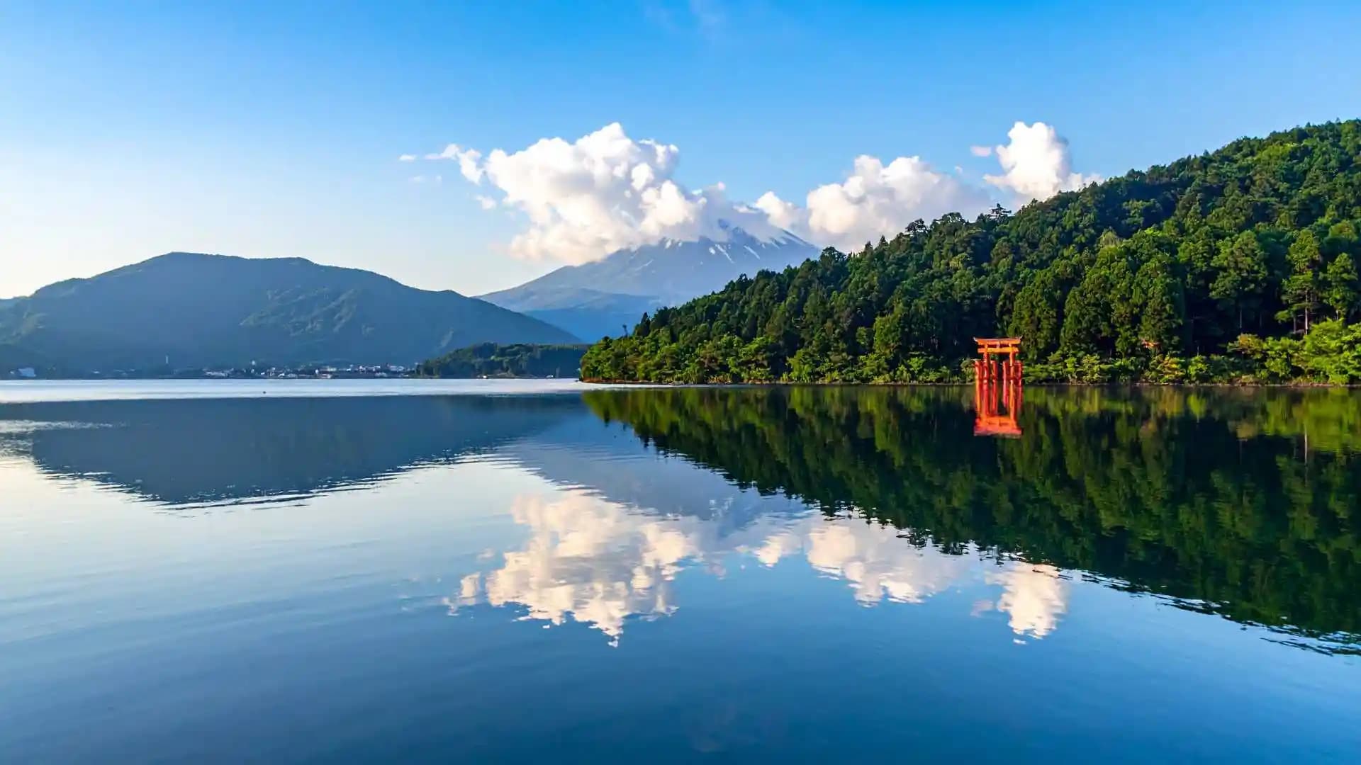 Hakone Lake
