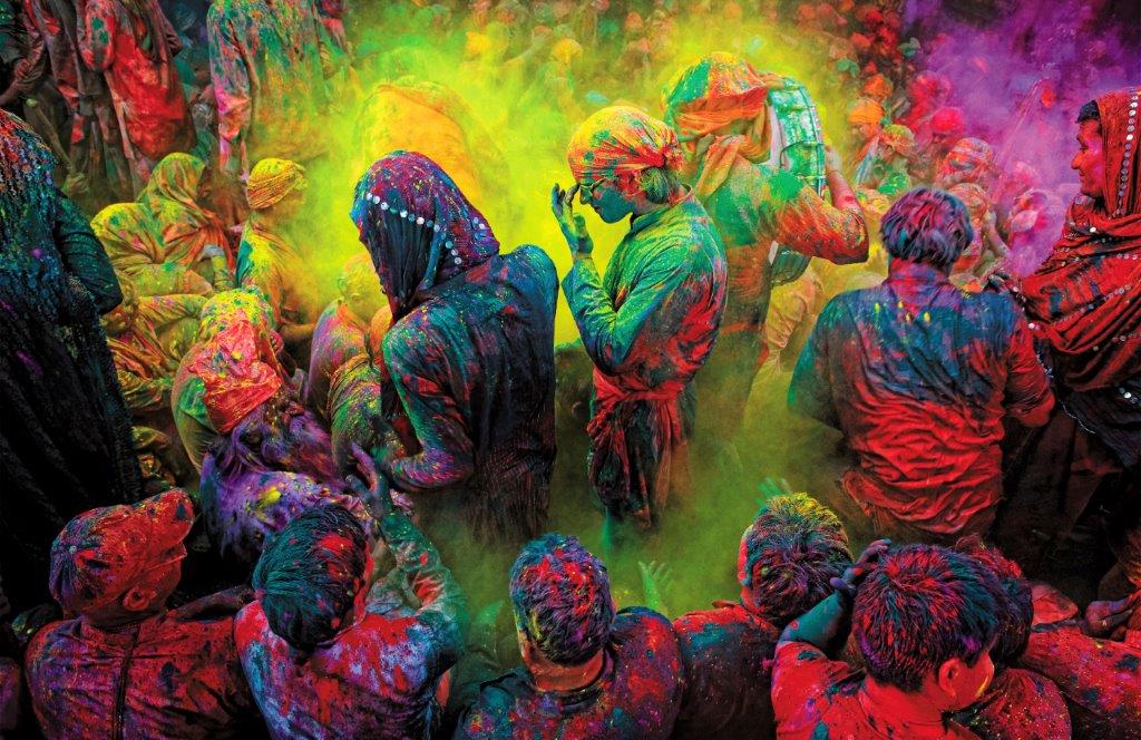 This image has an empty alt attribute; its file name is Festival-Holi-2.jpg