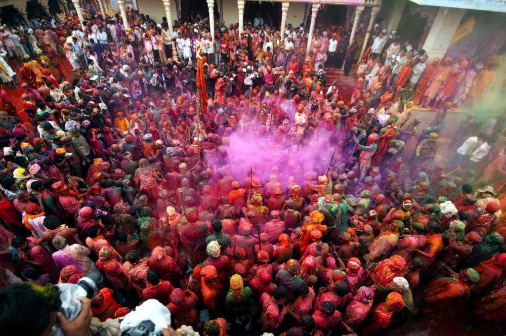 This image has an empty alt attribute; its file name is Lathmar-Holi-Braj.jpg