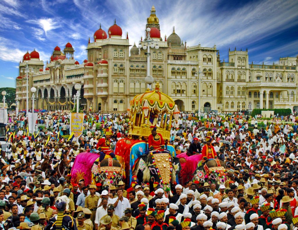 This image has an empty alt attribute; its file name is mysuru-dussehra-elephants-procession-1024x792.jpg