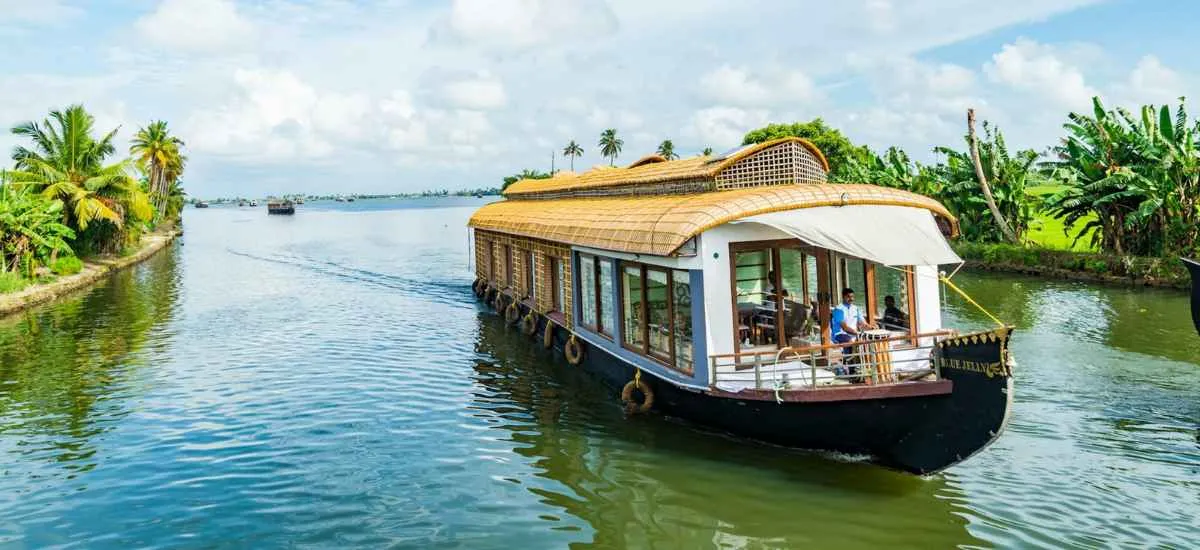 Houseboat cruises