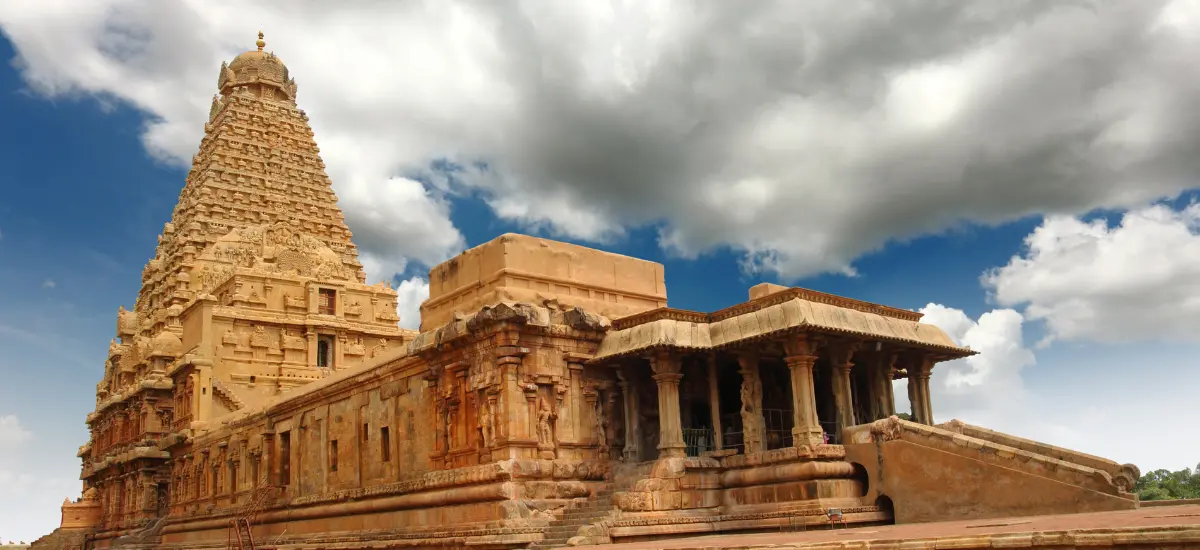 Famous Chola temples in India Brihadeeswarar Temple Thanjavur UNESCO heritage architecture