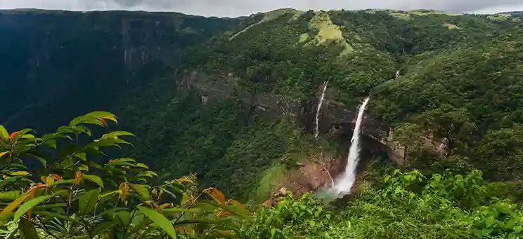 Nohkalikai Falls , Cherrapunji (Meghalaya)