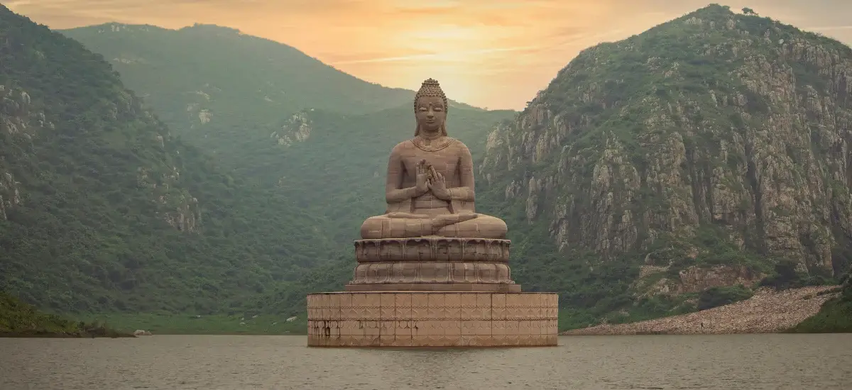 buddhist-in-ghora-katora-lake-rajgir